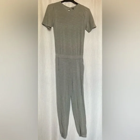 Monrow NWT super soft puff sleeve jumpsuit - Picture 4 of 7